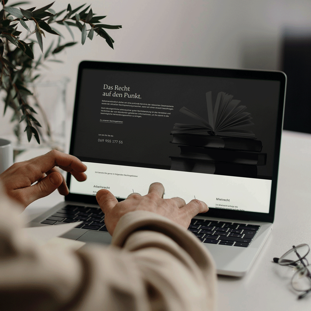 Laptop mit Ansicht der Website von Ernst Weber