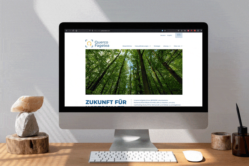 Animation der Webgestaltung für Querco Fagetea auf einem Mac